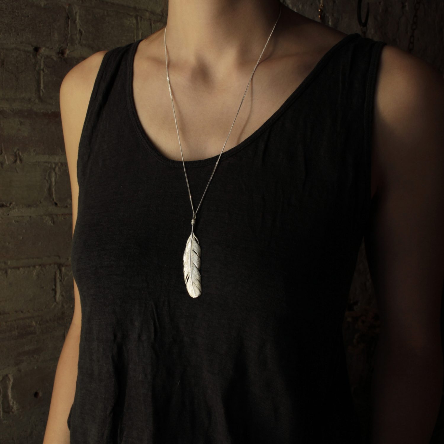 Large Feather Necklace – Black & Gold - William Cheshire